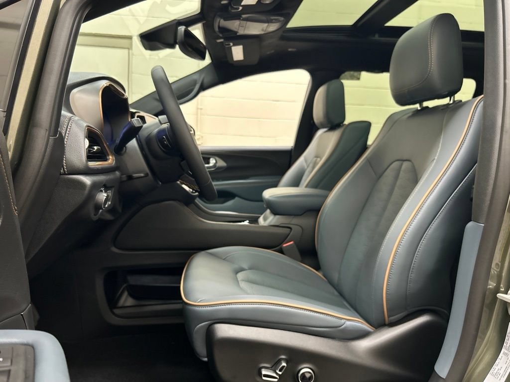 New 2027 Chrysler Pacifica Pinnacle AWD/4WD image 9