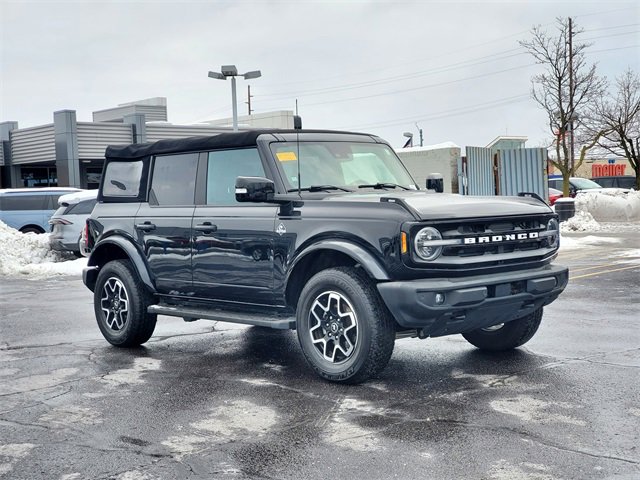 Used 2023 Ford Bronco Outer Banks image 2