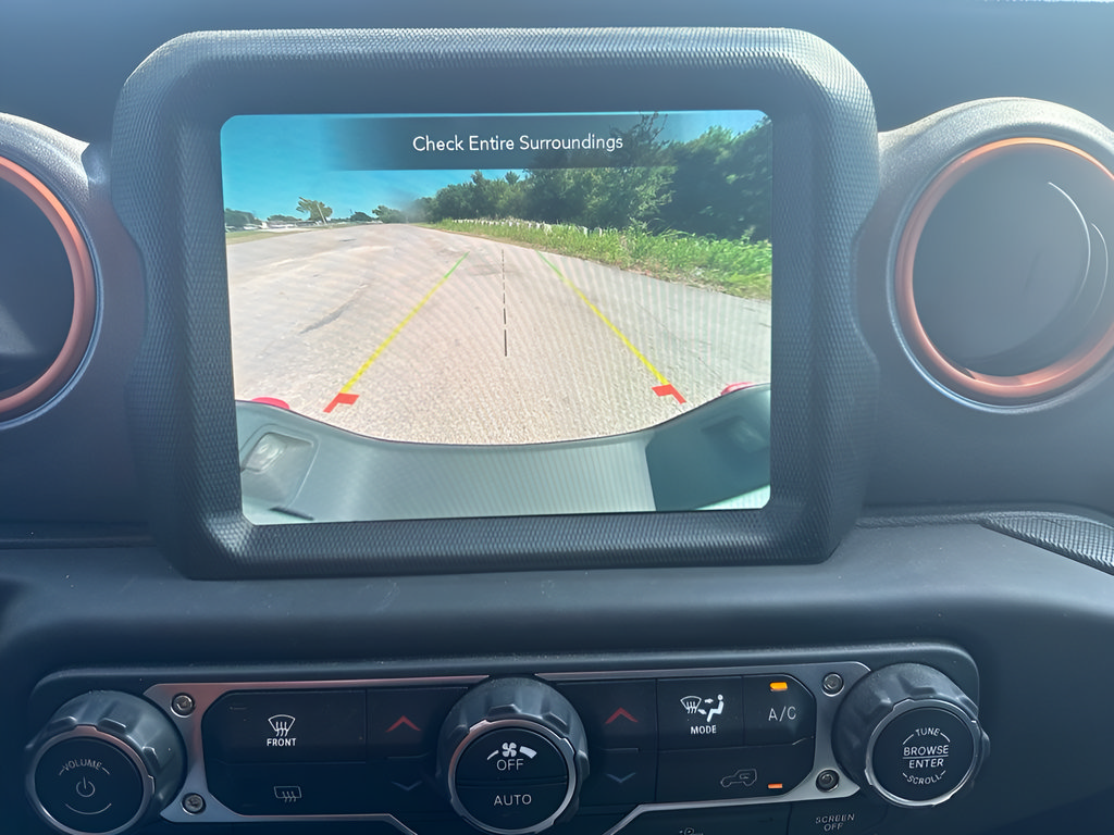 Used 2023 Jeep Gladiator Mojave AWD/4WD image 17