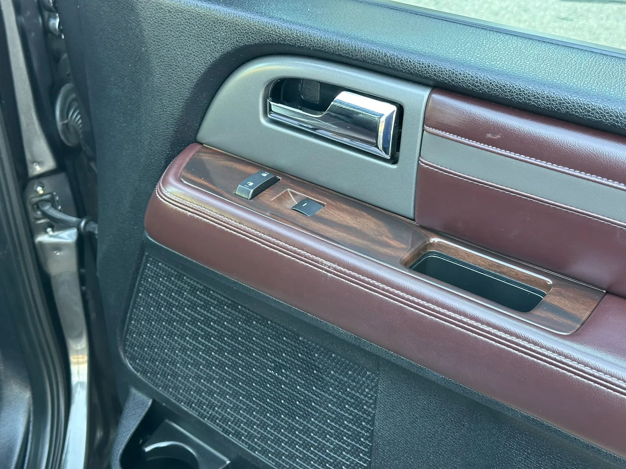 Used 2015 Ford Expedition Platinum image 26