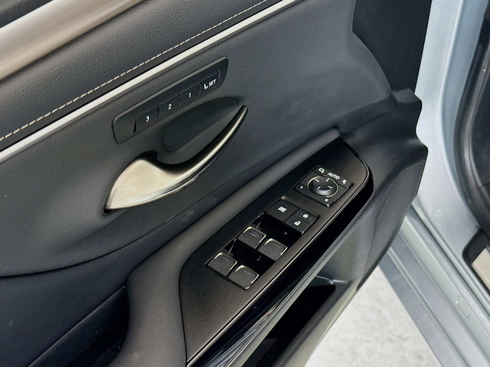 Certified 2023 Lexus ES 350 F Sport w/ Accessory Package (Z2) image 20