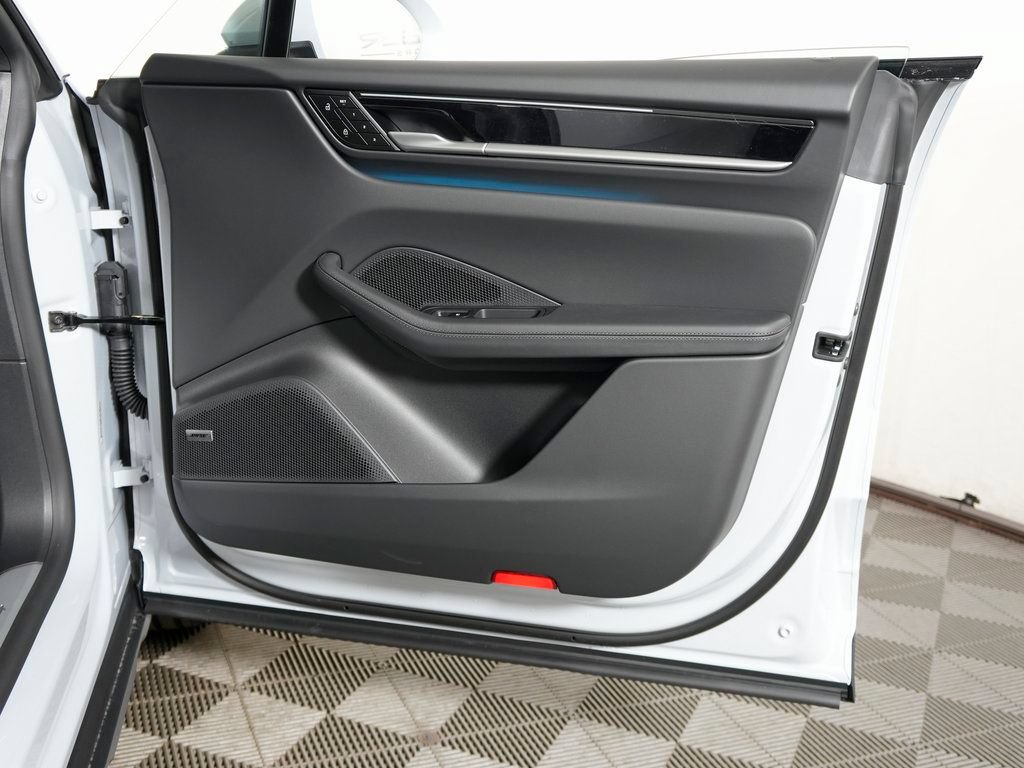 Certified 2026 Porsche Macan 4 Electric AWD/4WD image 38