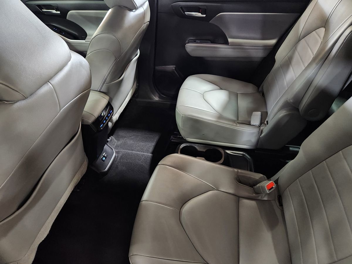 Used 2022 Toyota Highlander XLE FWD image 52