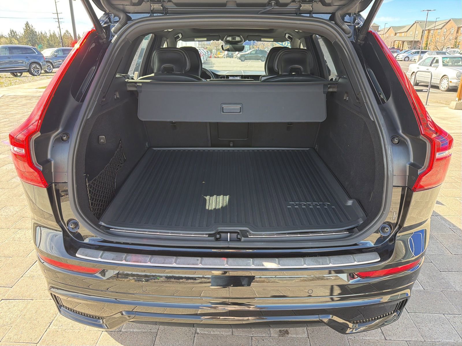 Used 2024 Volvo XC60 B5 Ultimate w/ Protection Package Premier image 8