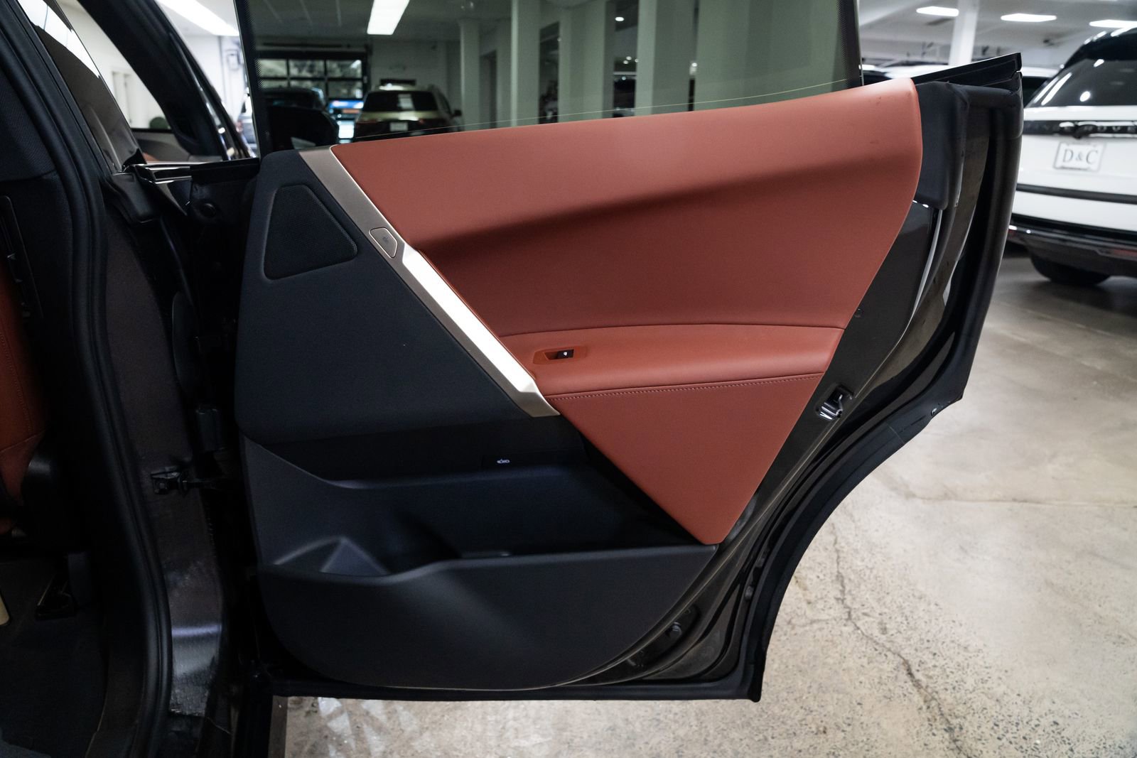 Used 2023 BMW iX xDrive50 w/ Sport Package image 21