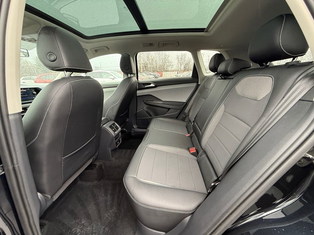 Used 2022 Volkswagen Taos SE image 24