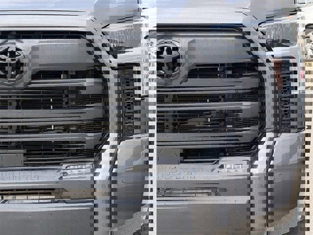 Used 2022 Toyota Tundra SR5 w/ SR5 Convenience Package image 9