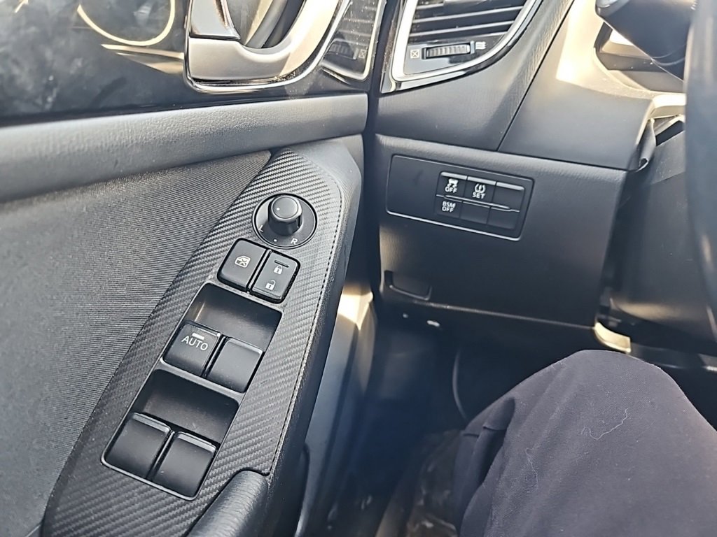 Used 2014 MAZDA MAZDA3 i Touring image 12