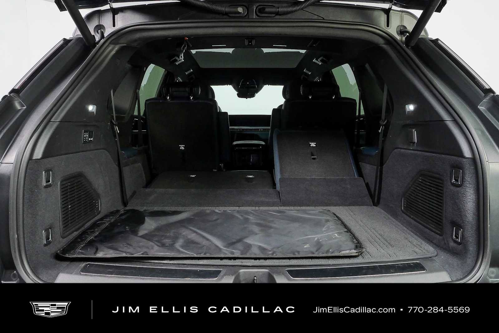 Certified 2025 Cadillac Escalade IQ Luxury 2 w/ LPO, Premium Carpet Package AWD/4WD image 32