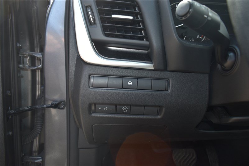 Used 2023 Nissan Rogue SV AWD/4WD image 13