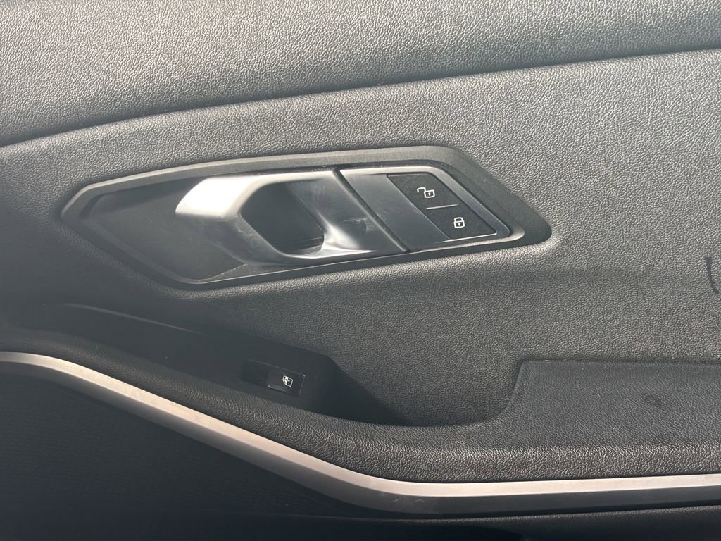 Used 2020 BMW 330i xDrive Sedan w/ Convenience Package image 11