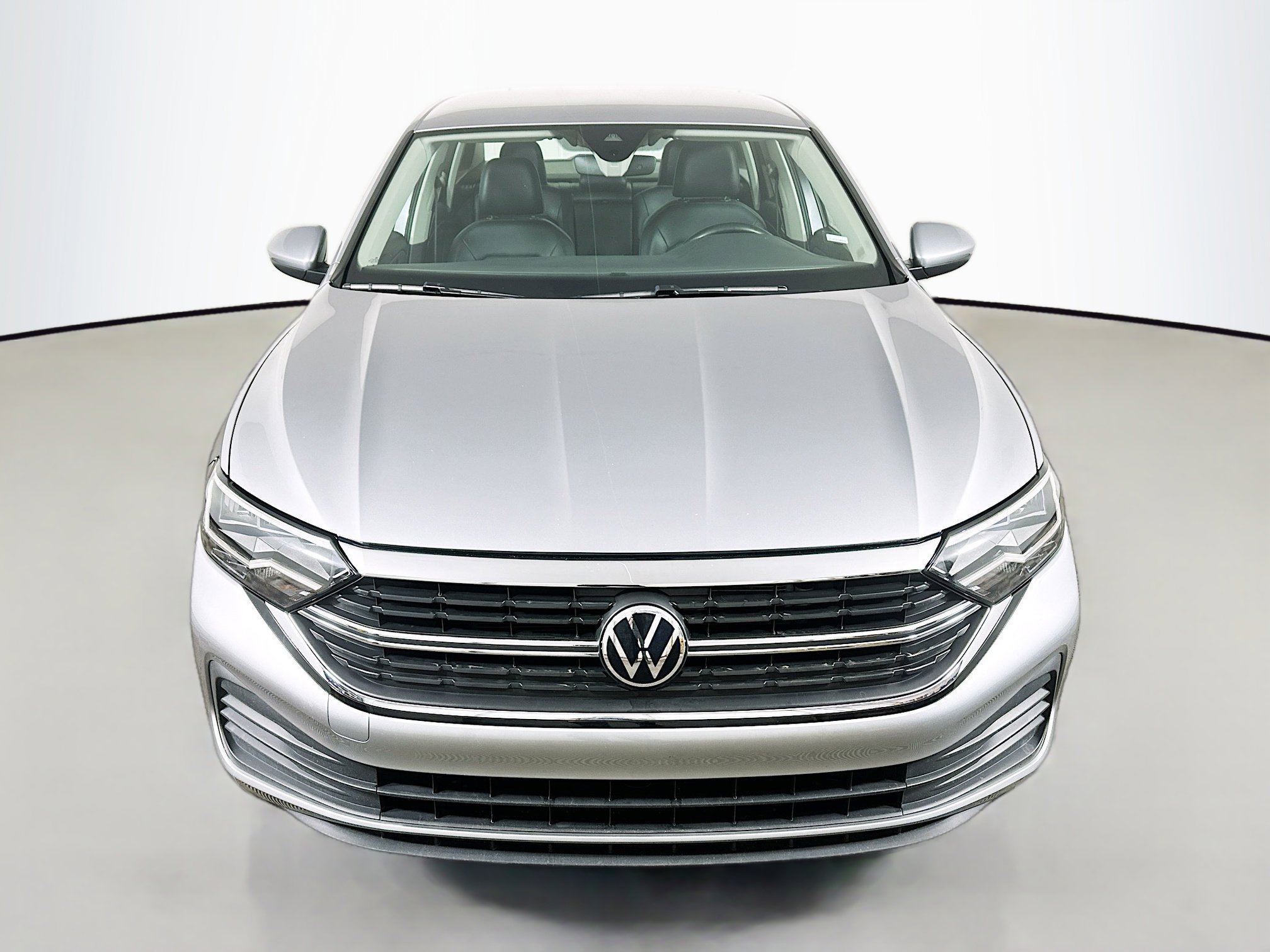 Used 2024 Volkswagen Jetta SE image 2