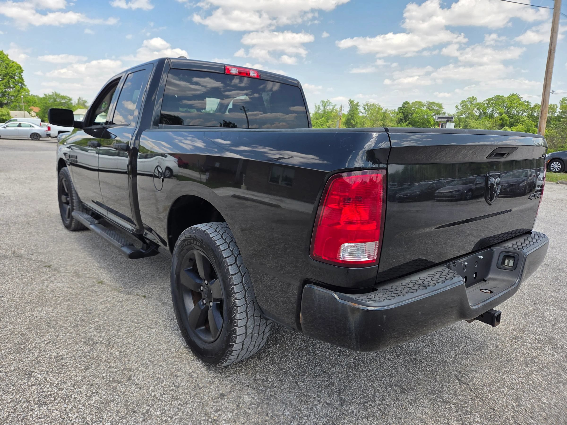 Used 2018 RAM 1500 Express w/ Black Ram 1500 Express Group AWD/4WD image 6