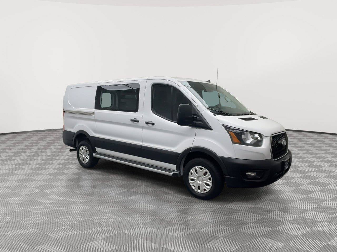 Certified 2025 Ford Transit 250 Low Roof w/ Exterior Upgrade Package RWD image 32