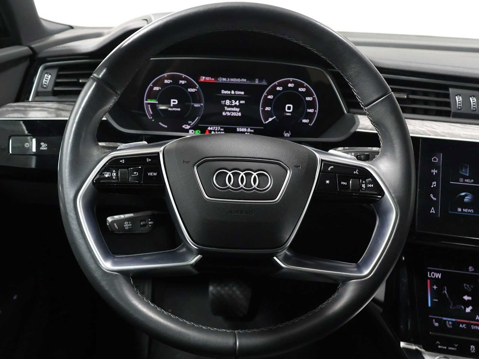 Used 2023 Audi e-tron Premium Plus w/ Premium Plus Package AWD/4WD image 23