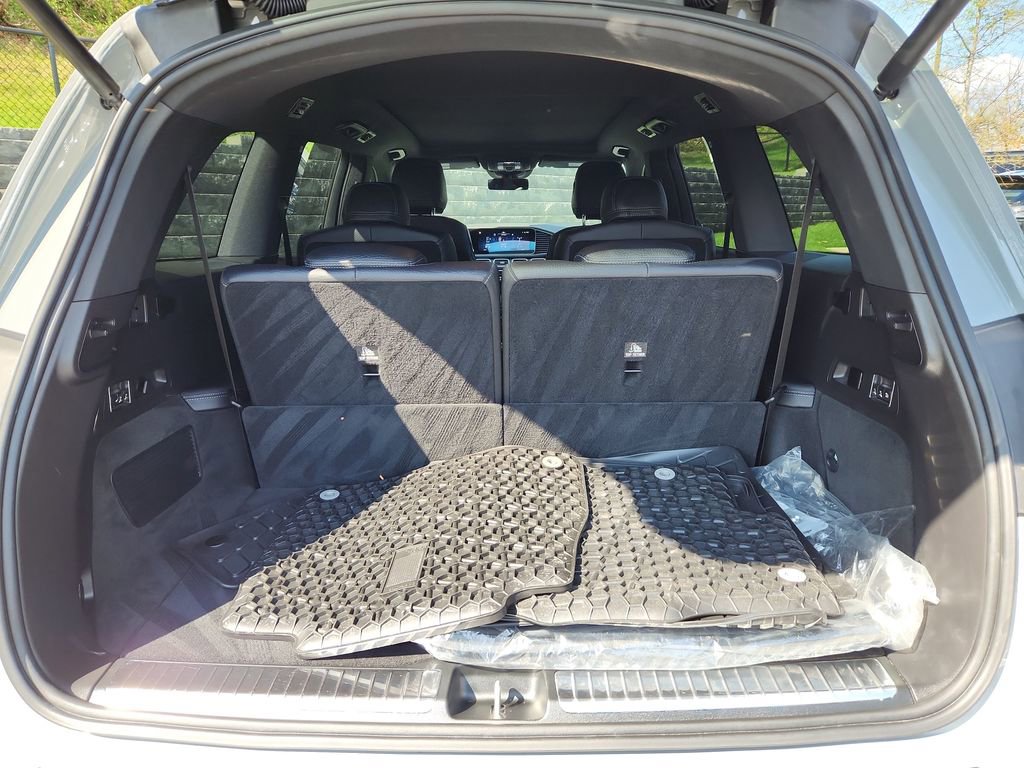 Used 2025 Mercedes-Benz GLS 580 4MATIC image 13