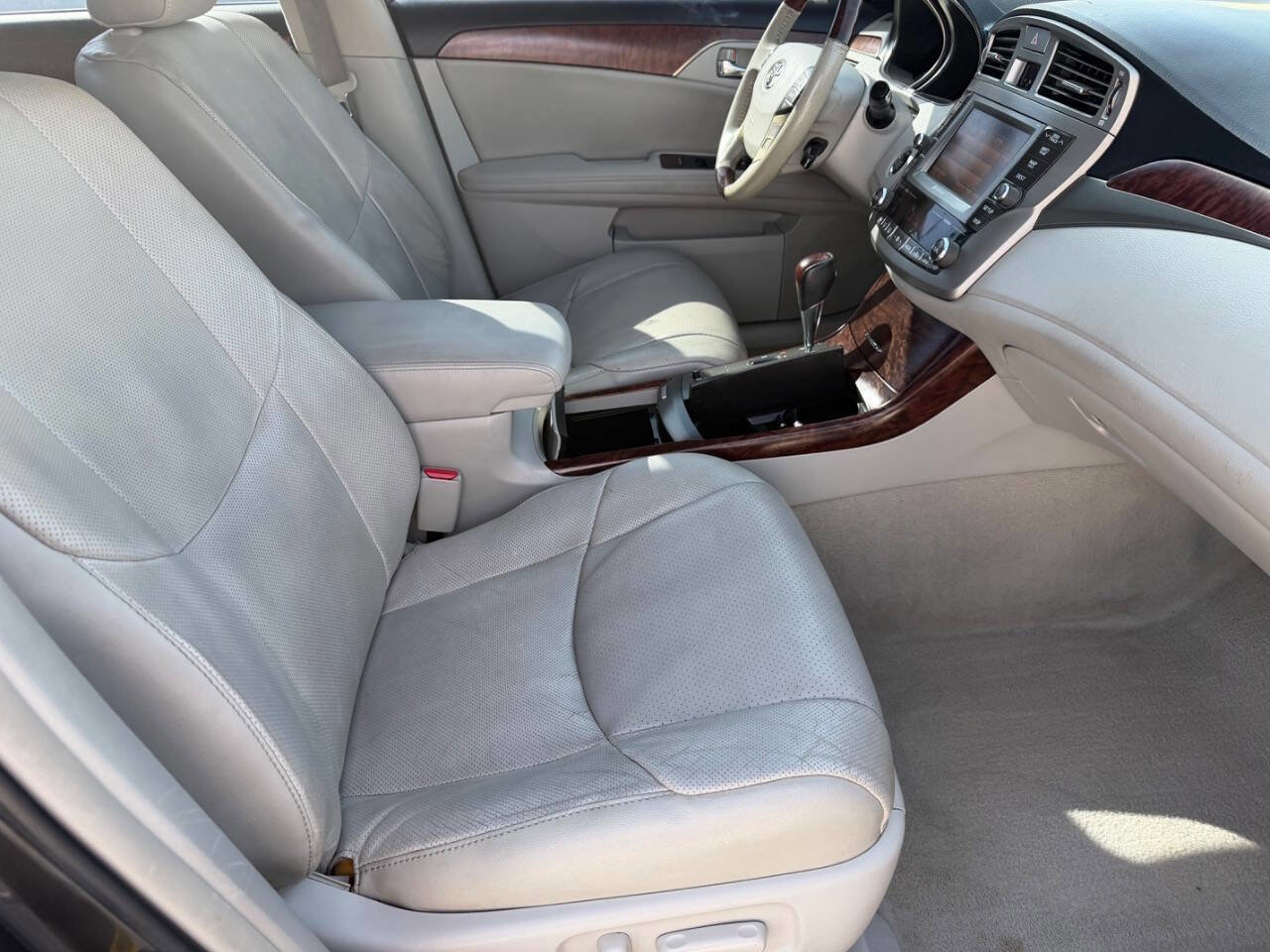 Used 2011 Toyota Avalon Limited FWD image 21