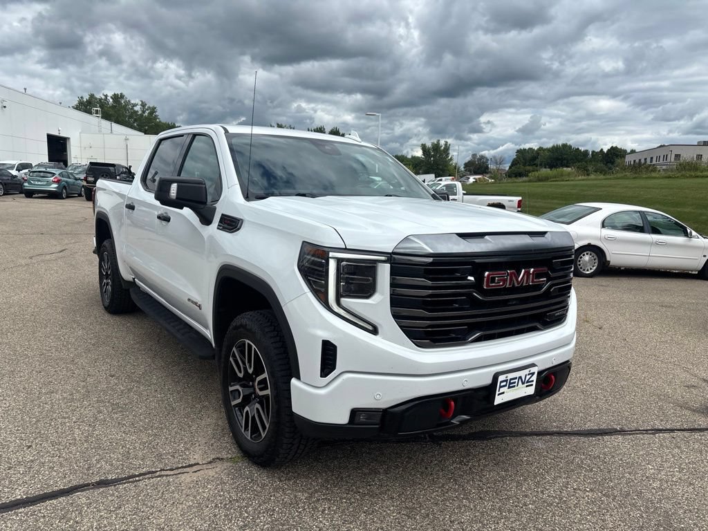 Used 2022 GMC Sierra 1500 AT4 w/ AT4 Premium Package AWD/4WD image 3