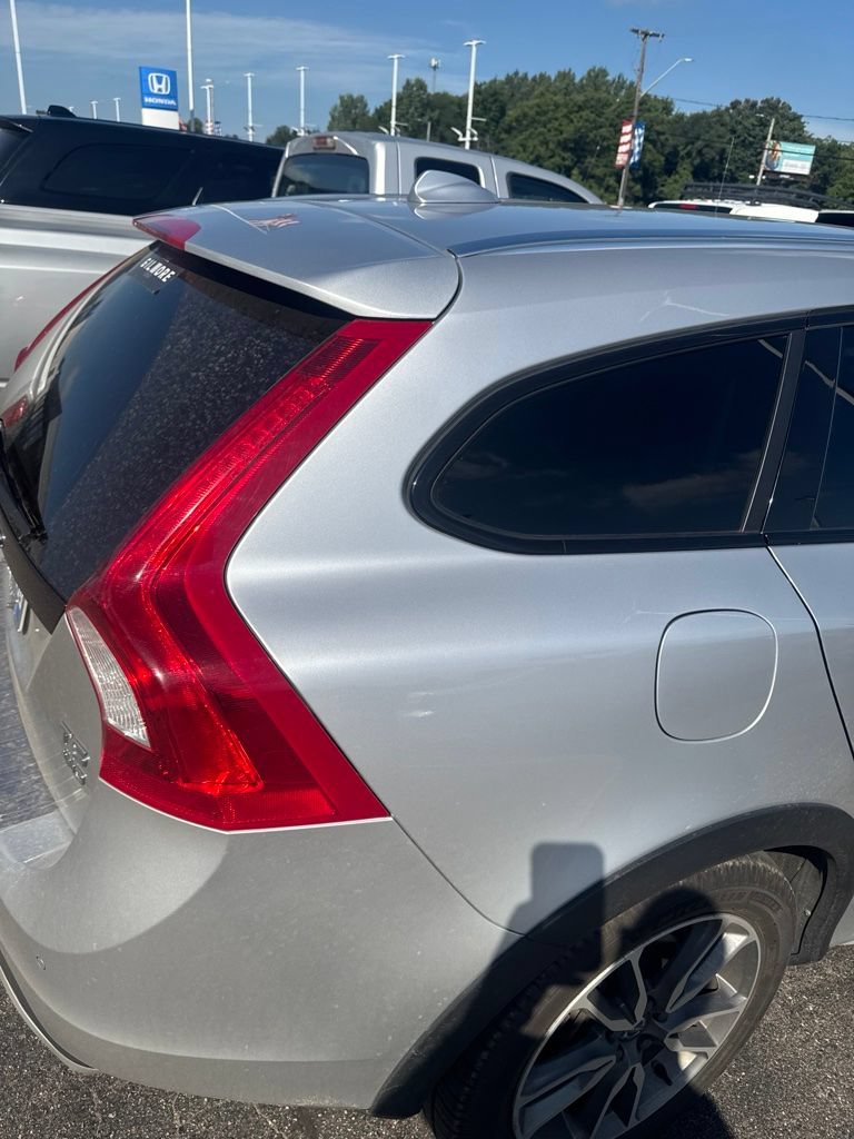 Used 2018 Volvo V60 T5 Cross Country w/ Convenience Package AWD/4WD image 2