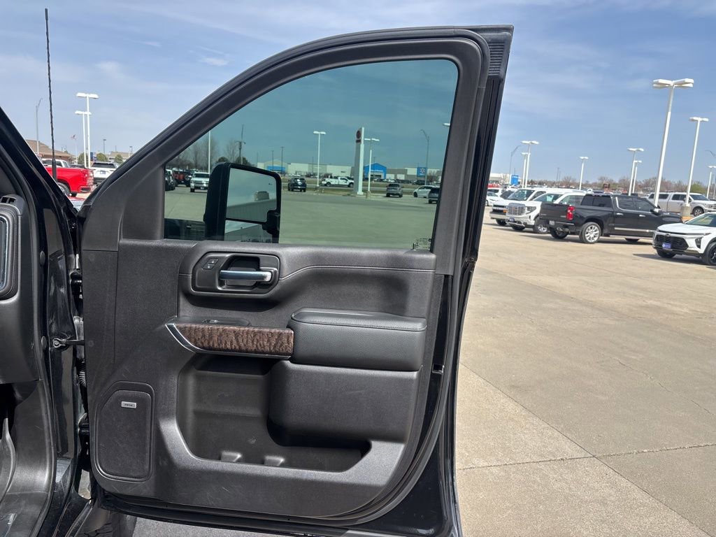 Used 2023 GMC Sierra 2500 Denali w/ Denali Black Diamond Edition image 29
