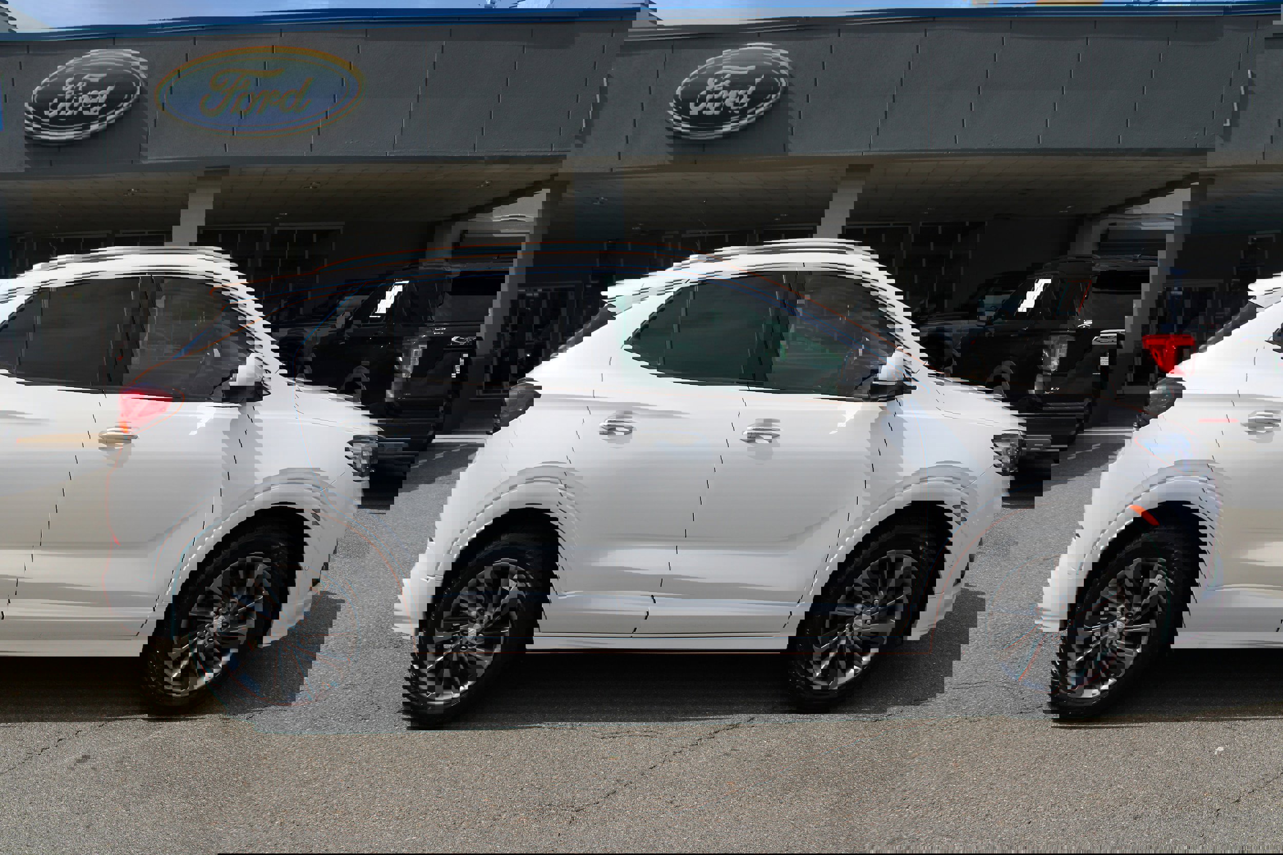 Used 2020 Buick Encore GX Essence w/ Experience Buick Package image 2