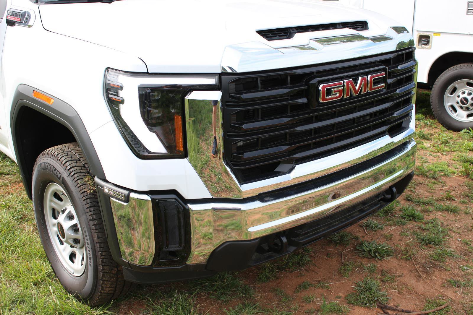 New 2025 GMC Sierra 3500 Pro w/ Convenience Package AWD/4WD image 8