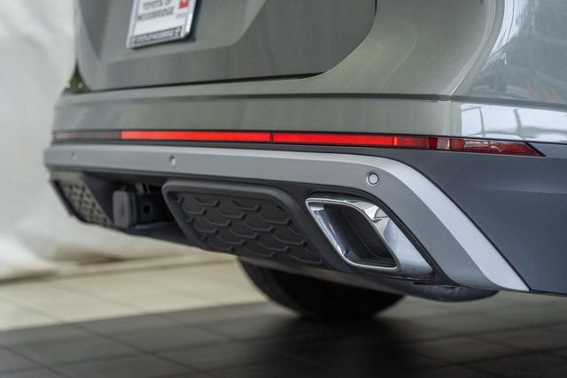 Used 2025 Volkswagen Atlas Peak Edition SE image 6