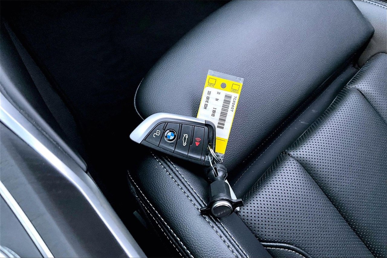 Used 2023 BMW 330i xDrive 330i xDrive w/ Driving Assistance Package image 32