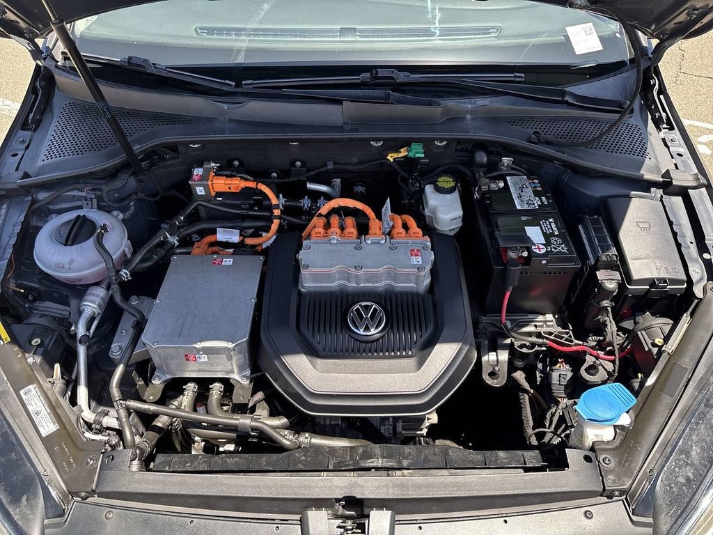 Used 2016 Volkswagen e-Golf SE FWD image 33
