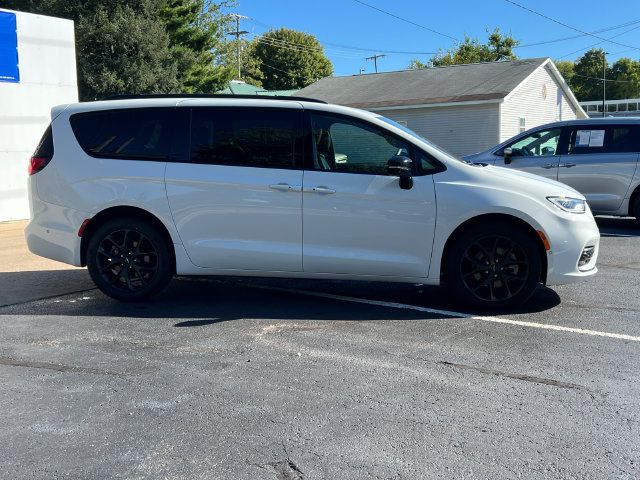 Used 2023 Chrysler Pacifica Limited w/ Uconnect Theater Family Group AWD/4WD image 56