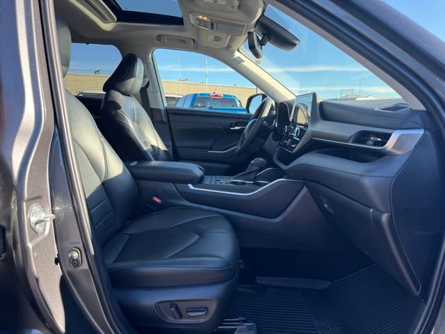 Used 2023 Toyota Highlander XLE image 37