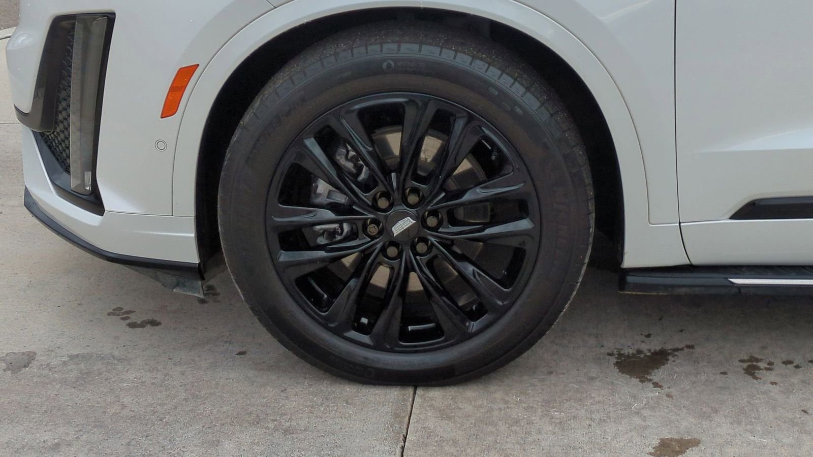 Used 2021 Cadillac XT6 Sport w/ LPO, ONYX Package image 13