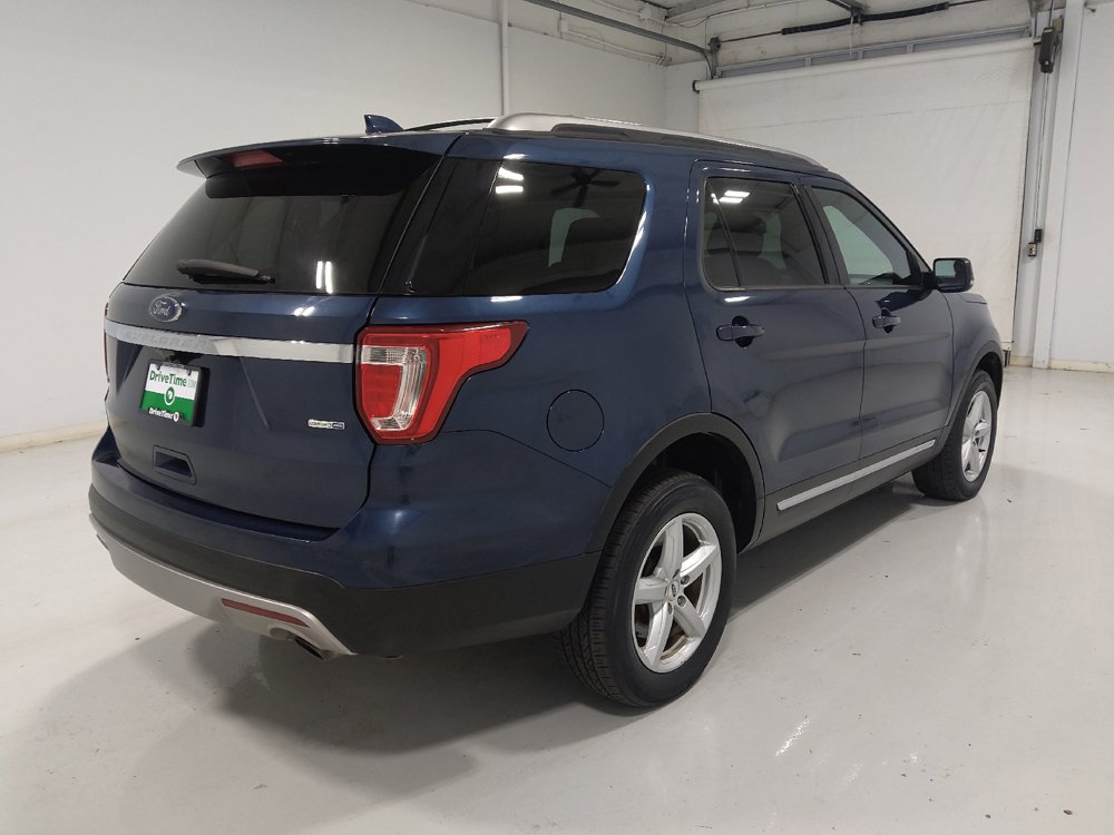 Used 2017 Ford Explorer XLT w/ Equipment Group 202A AWD/4WD image 9