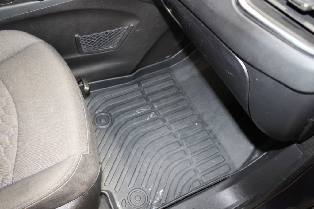 Used 2018 Chevrolet Equinox LT image 21