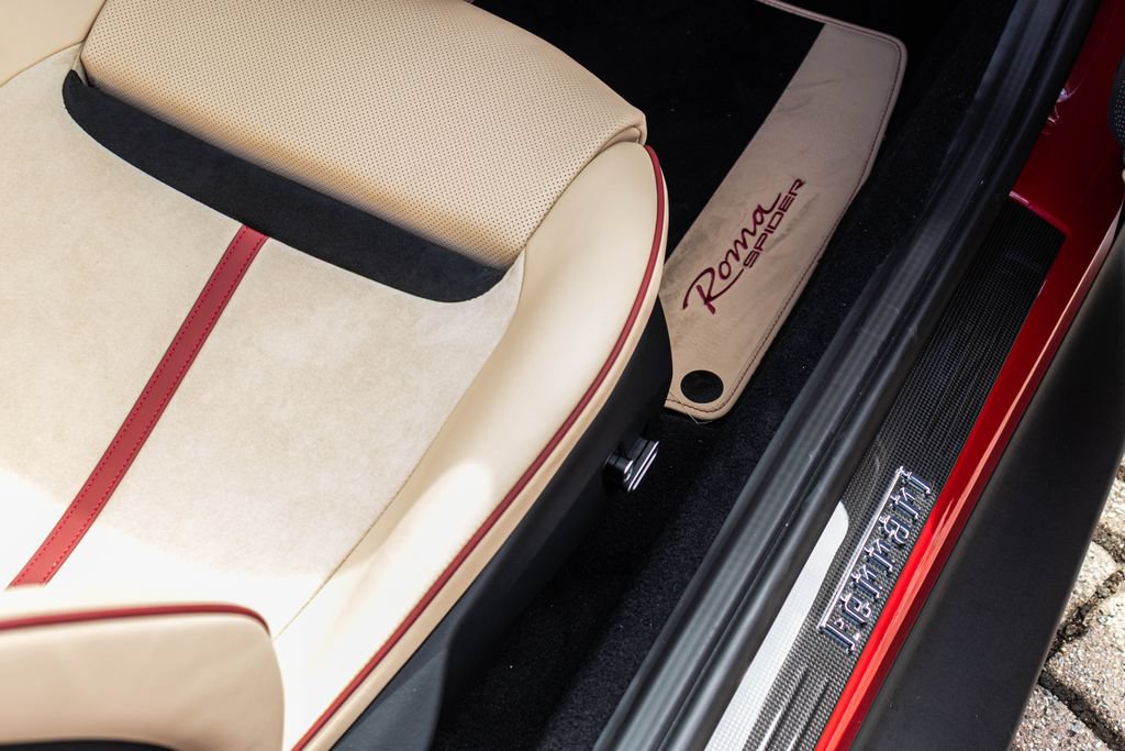 Certified 2025 Ferrari Roma Spider RWD image 48