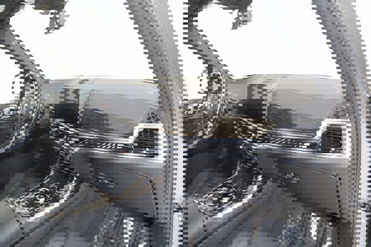 Used 2023 BMW X7 M60i w/ Executive Package image 56