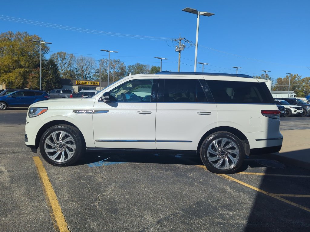 Used 2024 Lincoln Navigator Reserve AWD/4WD image 6