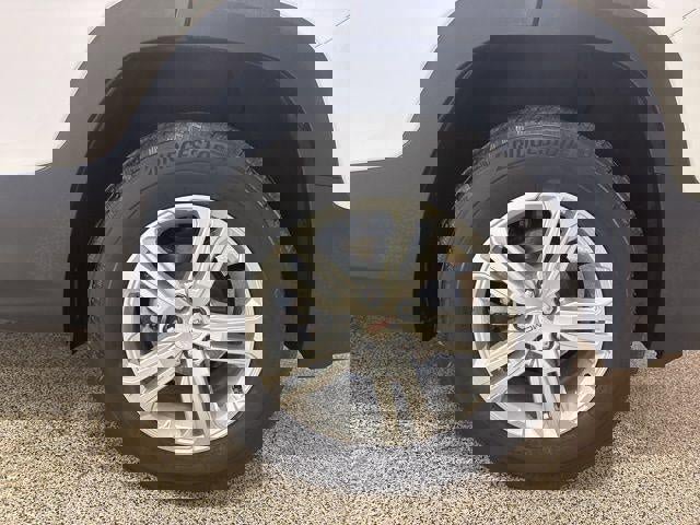 Used 2024 GMC Terrain SLE w/ Driver Convenience Package image 33