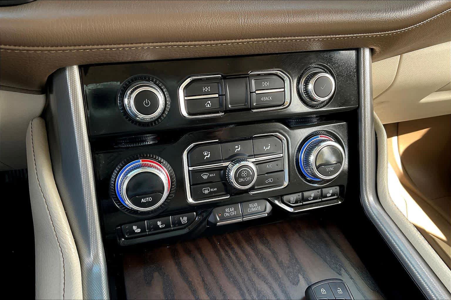 Used 2023 GMC Yukon XL Denali image 32