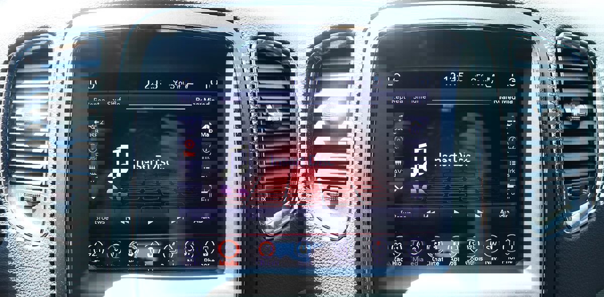 Used 2018 Dodge Durango R/T w/ Technology Group image 53