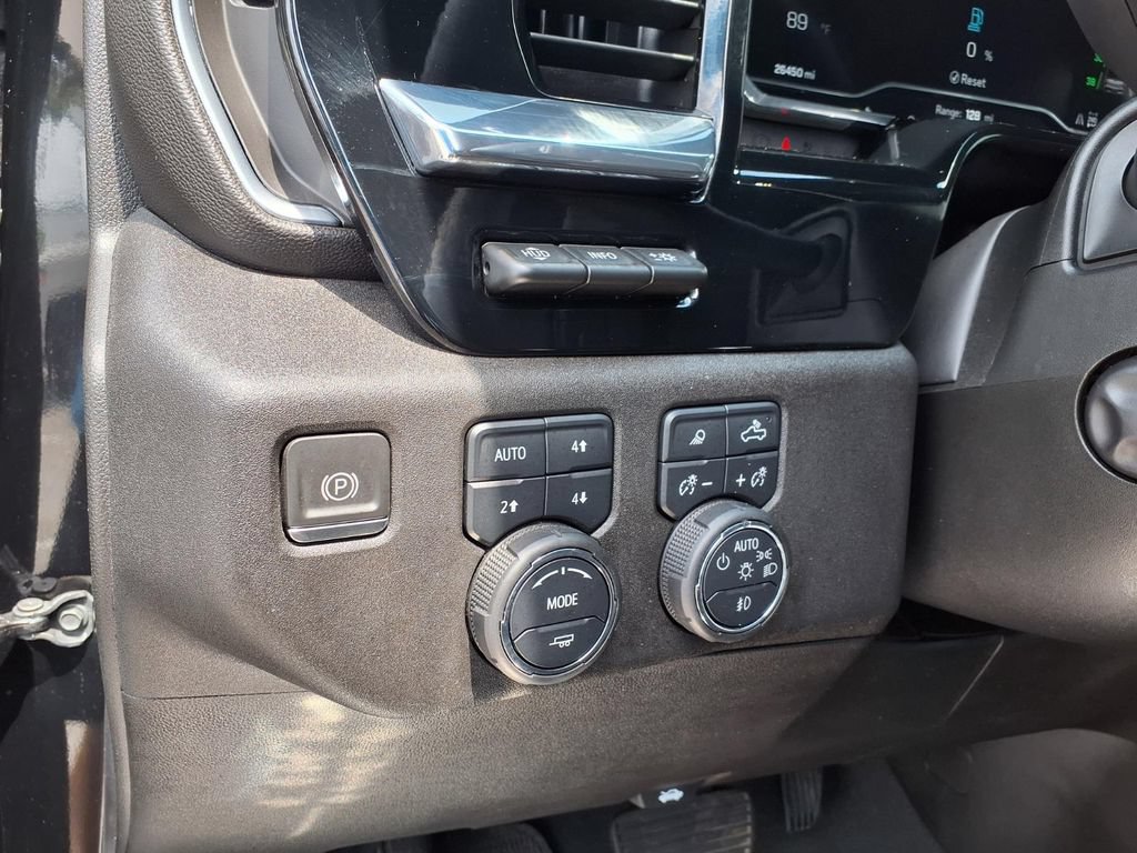Used 2024 Chevrolet Silverado 1500 High Country w/ Technology Package AWD/4WD image 27