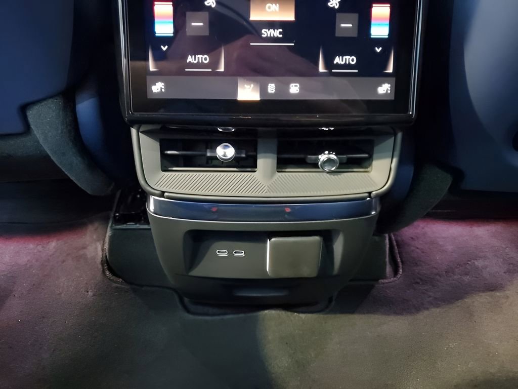 New 2026 Cadillac Vistiq Premium Luxury image 23