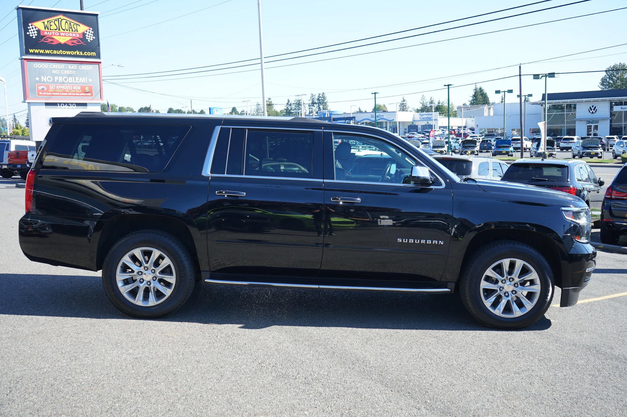 Used 2017 Chevrolet Suburban Premier AWD/4WD image 6