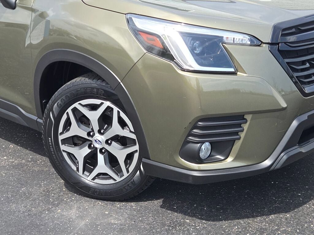 Used 2022 Subaru Forester Premium w/ Popular Package #1 AWD/4WD image 3