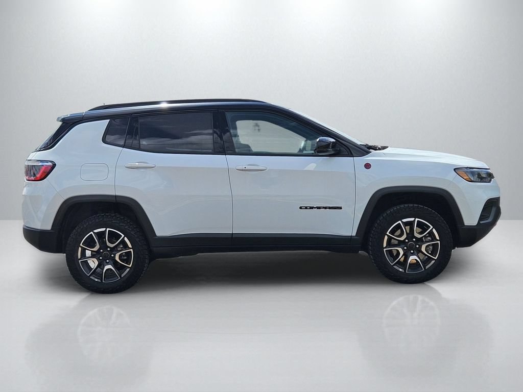 Used 2025 Jeep Compass Trailhawk AWD/4WD image 4