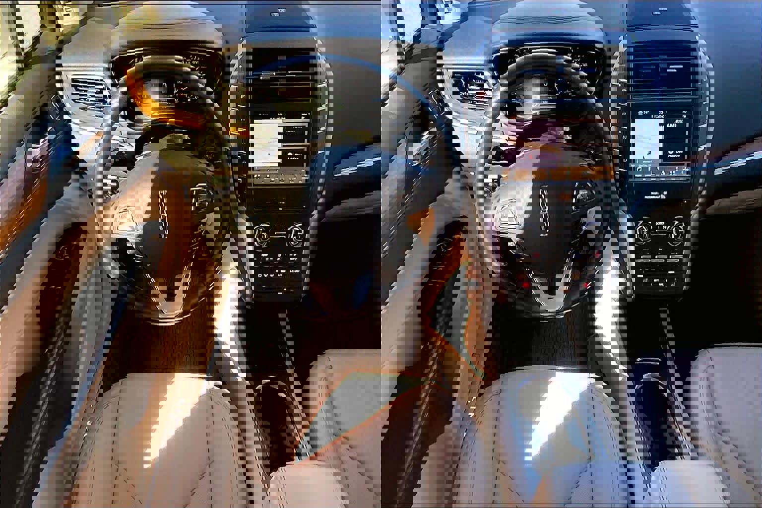 Used 2018 Lincoln MKC Select w/ Select Plus Package image 6