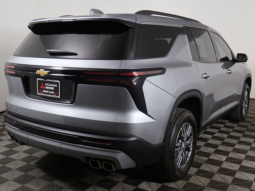 Used 2025 Chevrolet Traverse LT w/ Driver Confidence Package FWD image 11