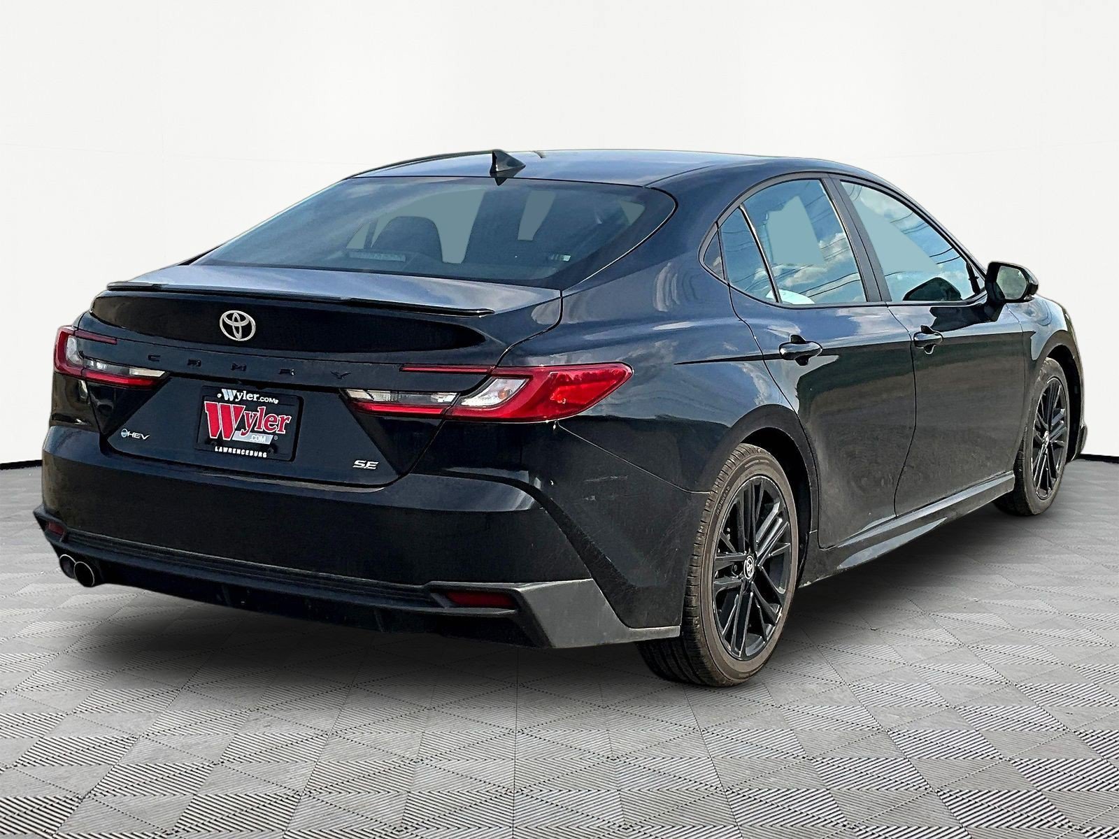 Used 2025 Toyota Camry SE FWD image 6
