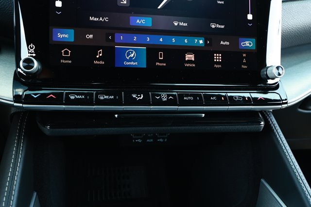 New 2026 Jeep Grand Wagoneer L Limited w/ 8-Passenger Seating Package AWD/4WD image 18