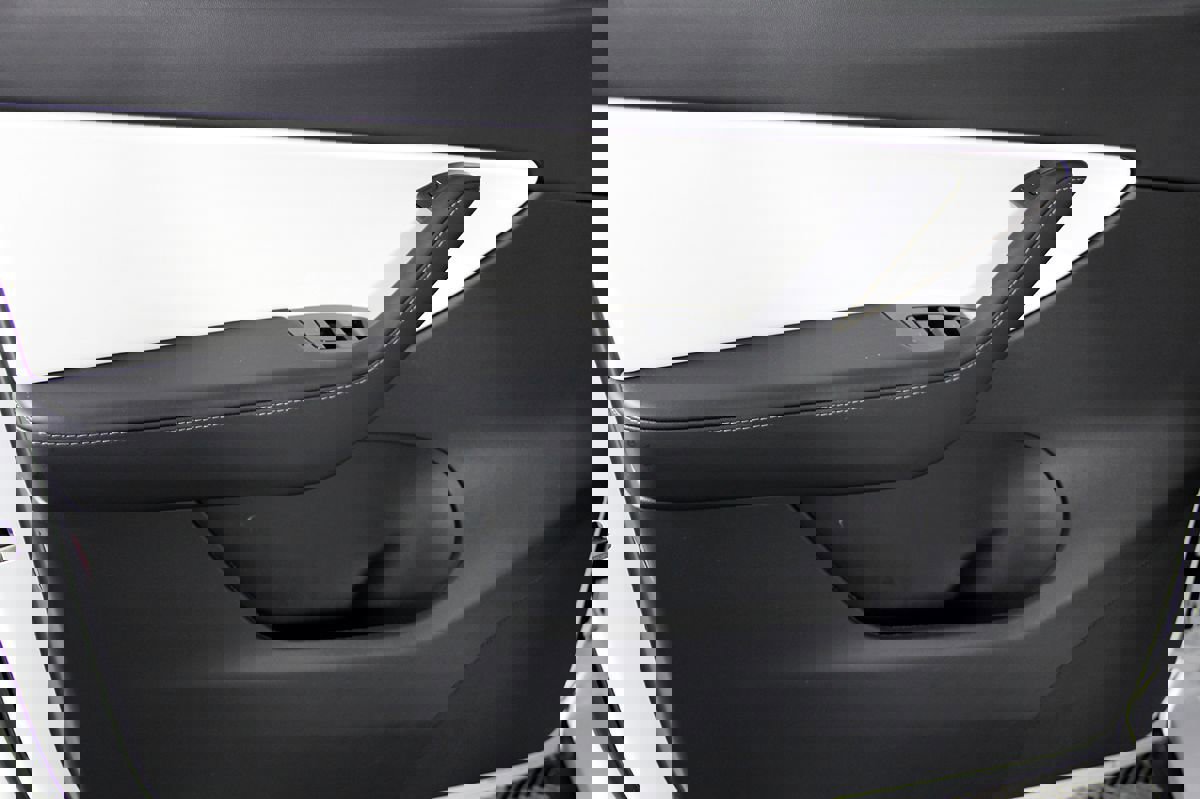 Used 2020 Tesla Model Y Long Range image 15